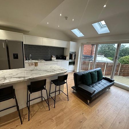 5 Bedroom House In Orpington Buitenkant foto