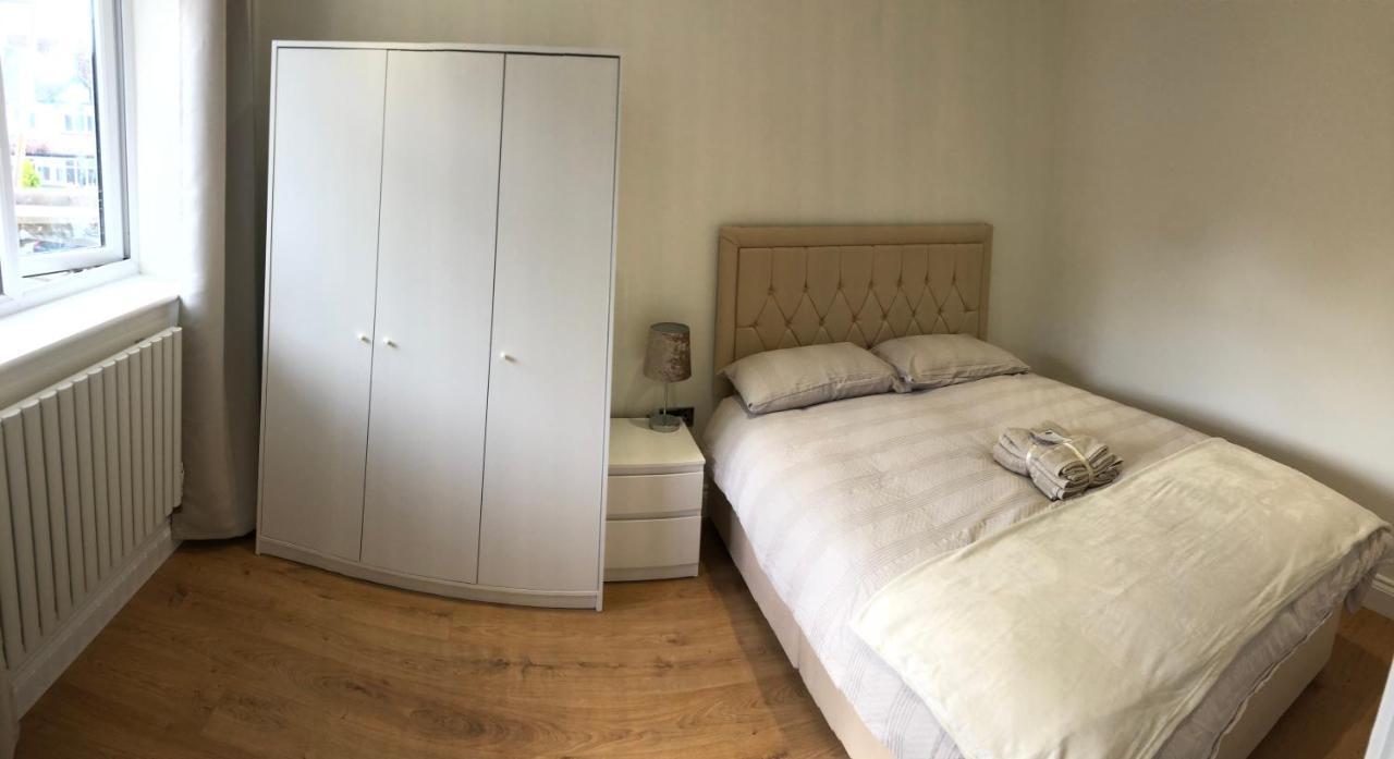 5 Bedroom House In Orpington Buitenkant foto
