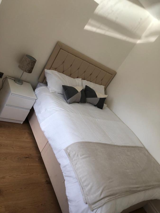 5 Bedroom House In Orpington Buitenkant foto