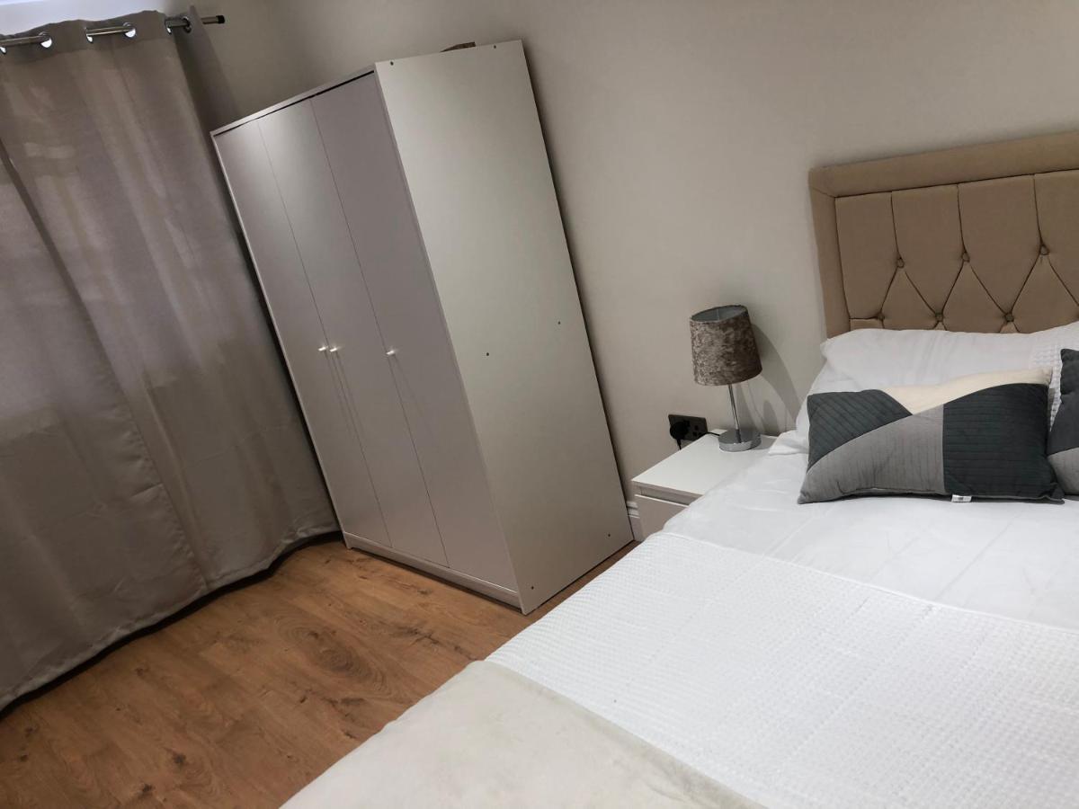 5 Bedroom House In Orpington Buitenkant foto