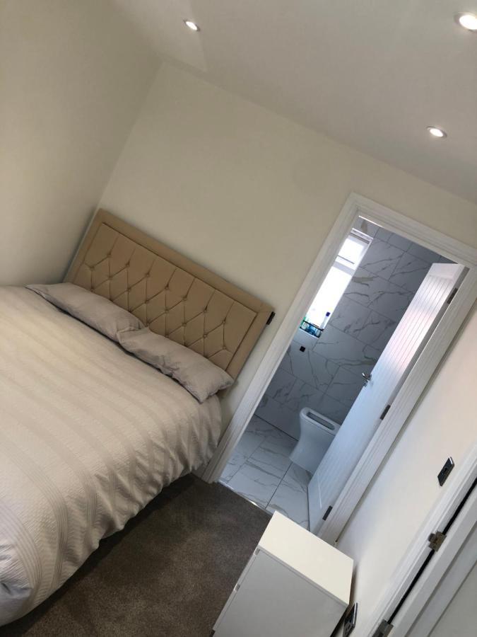 5 Bedroom House In Orpington Buitenkant foto