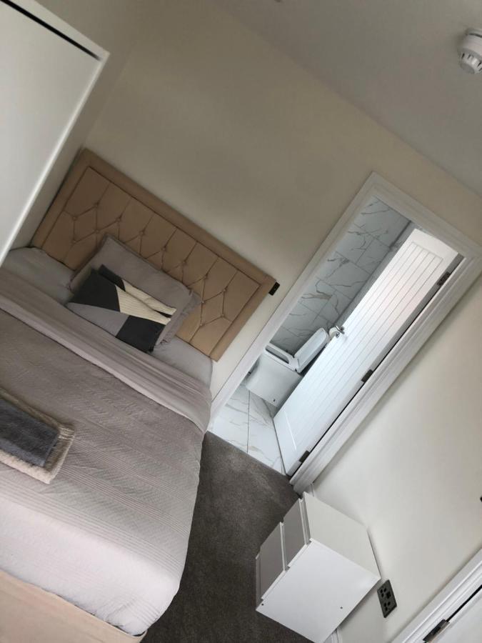 5 Bedroom House In Orpington Buitenkant foto