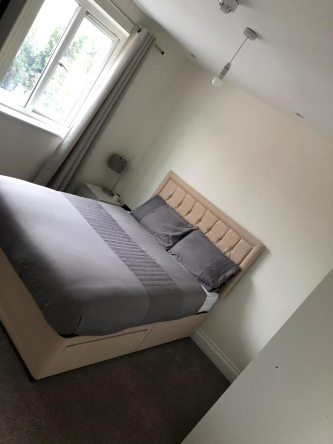5 Bedroom House In Orpington Buitenkant foto