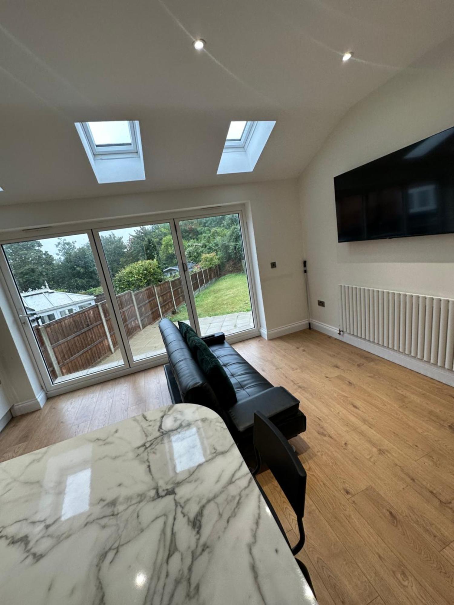 5 Bedroom House In Orpington Buitenkant foto